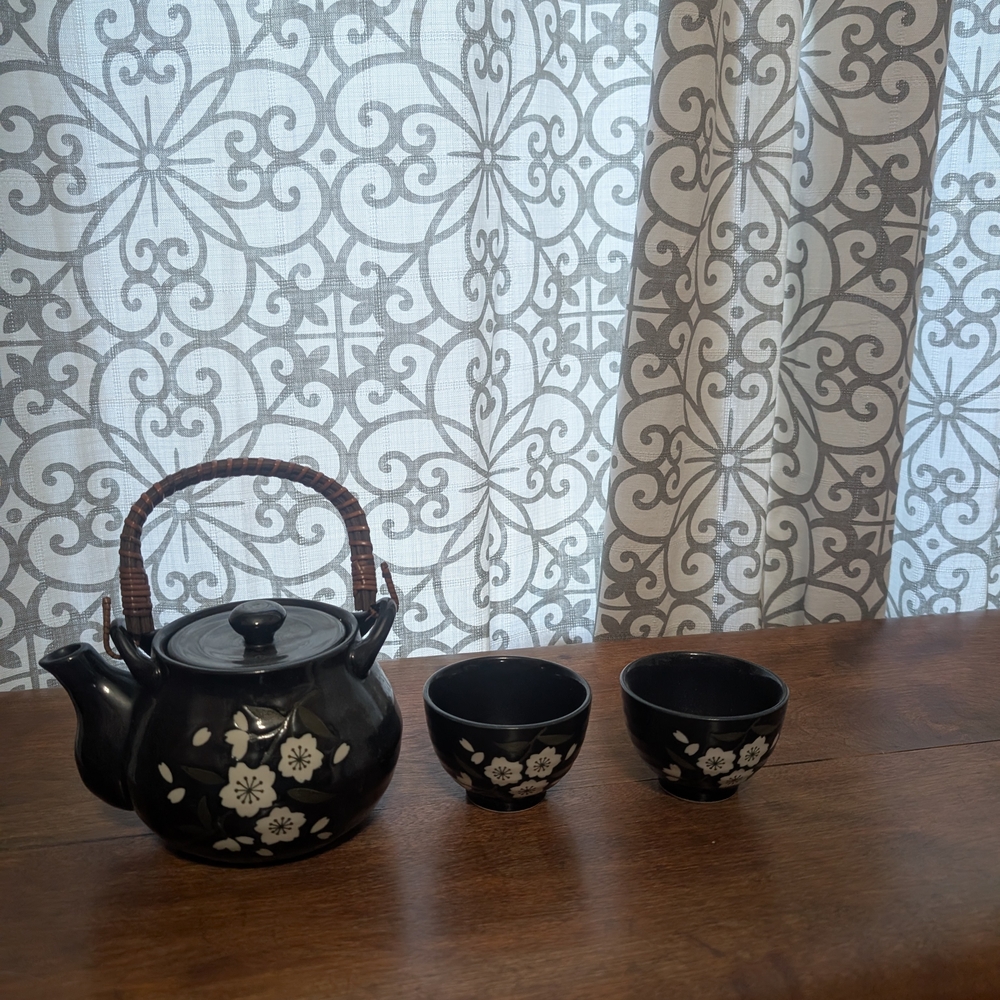 Elegant Black Floral Teapot Set